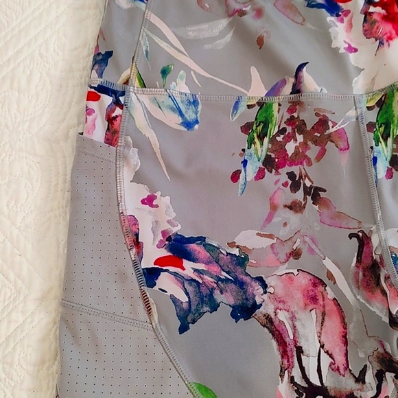 Avia Womens Floral Capri Leggings w/Mesh Panels Side Pockets /Size XL 16-18 - Picture 7 of 9